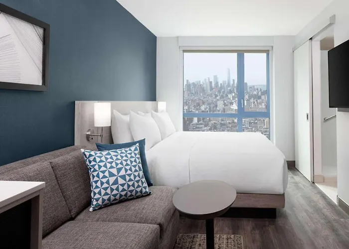 Deluxe Queen Room